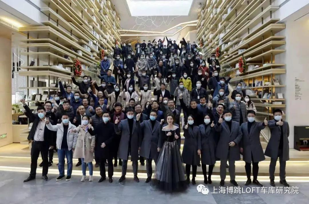 萍乡全国一百多人在华侨城汉口道6号参观研讨LOFT专利车库技术！